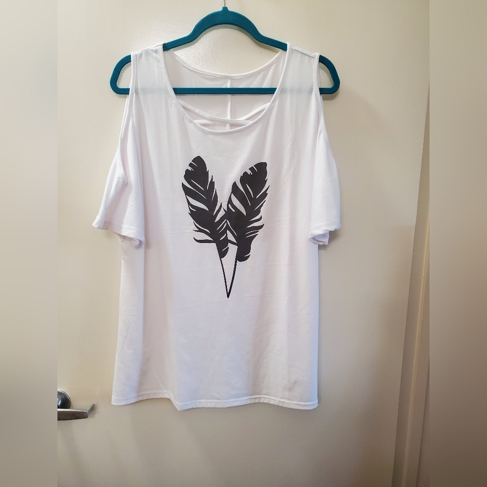 White Feather Print Women's Cold Shoulder Top, Size XL